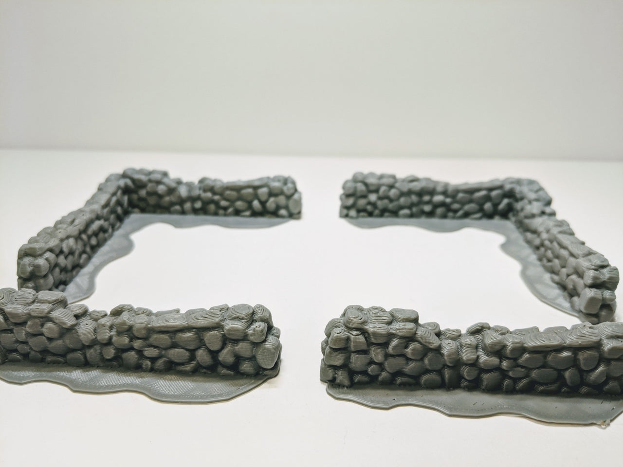 CobbleStone Fences - Unpainted (8 Pieces)