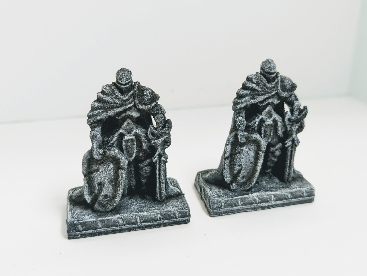 Knight Statues (2 Pieces)