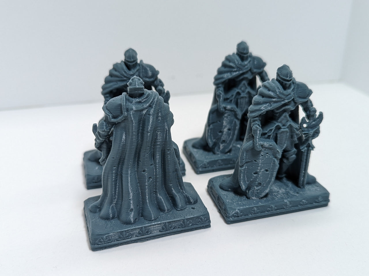 Knight Statues - Unpainted (4 Pieces)