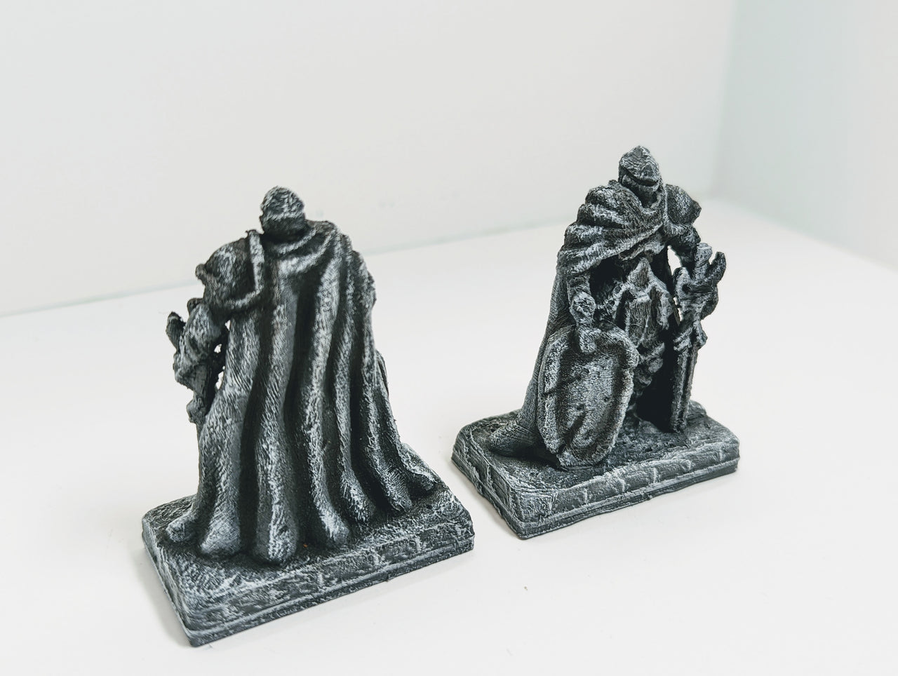 Knight Statues (2 Pieces)